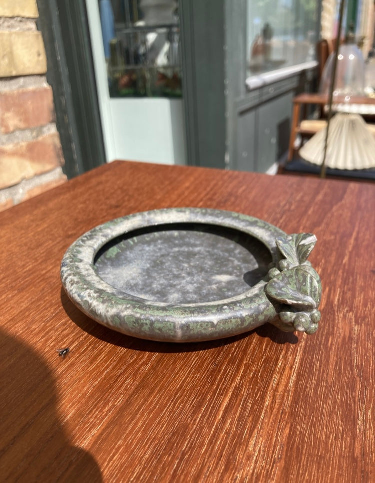 Beautiful little Arne Bang stoneware dish - no. 0162
