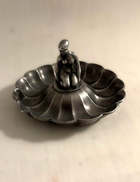 Sjælden Just Andersen Art deco fad med kvindefigur, udført i diskometal - nr. 788501254