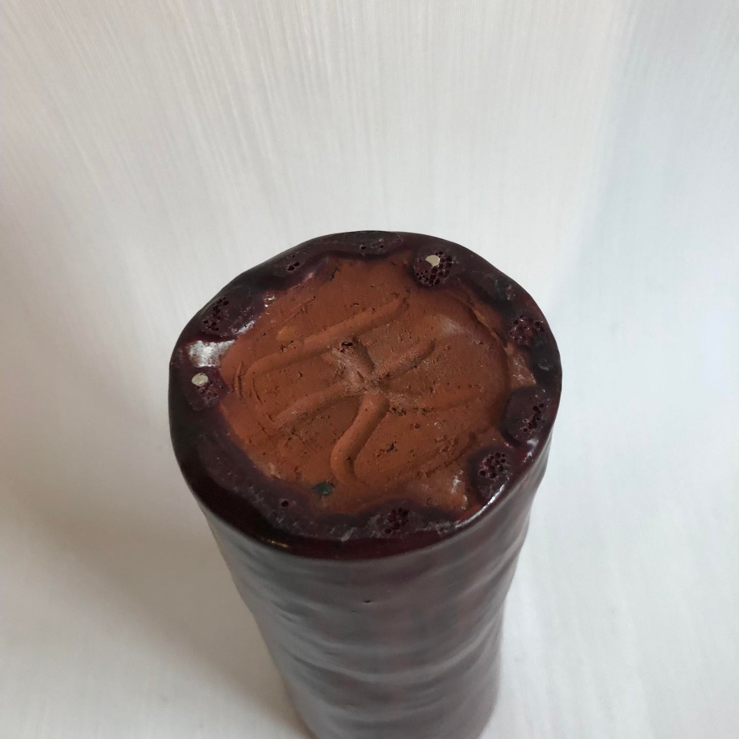 Rustic and elegant earthenware vase in oxblood - no. 0760