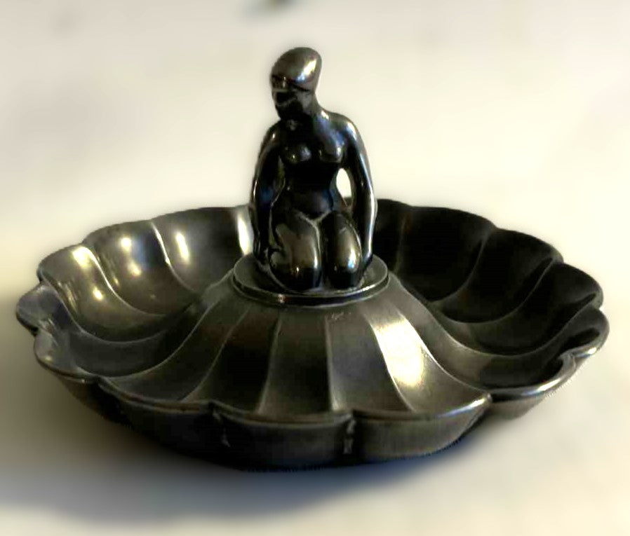 Sjælden Just Andersen Art deco fad med kvindefigur, udført i diskometal - nr. 788501254