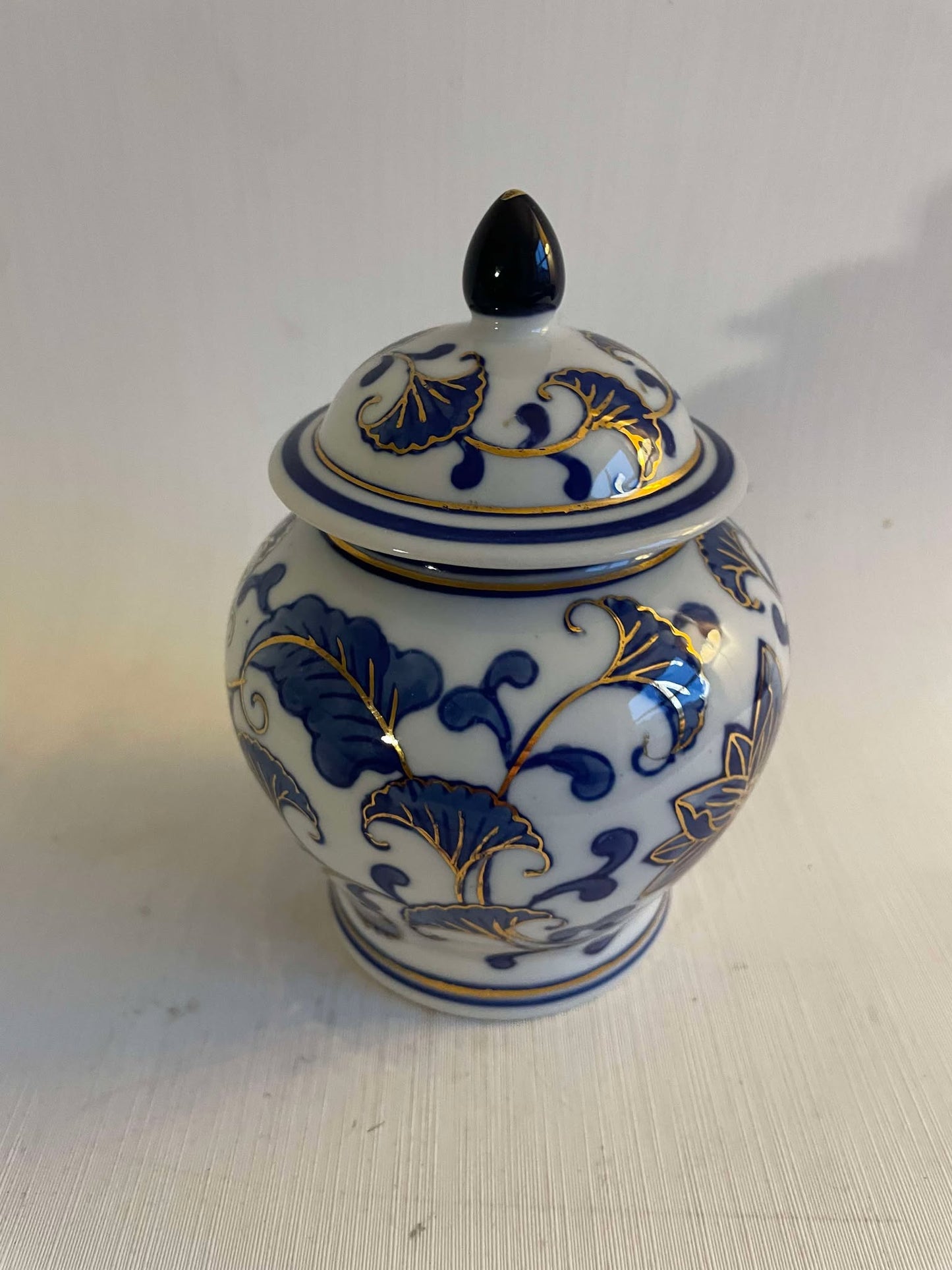 Smuk kinesisk ingefærkrukke i blå nuancer og fremhævet fremhævet i guld - nr. 98000