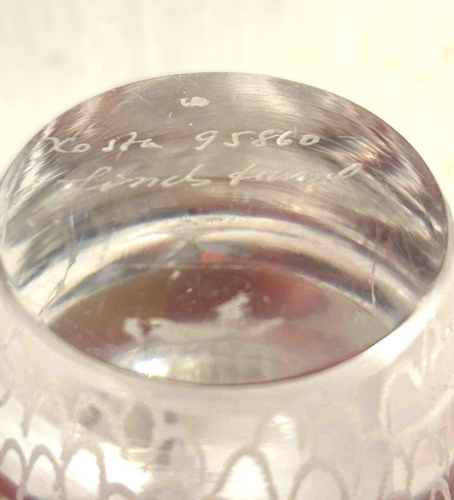 Vicke Lindstrand (1904–1983) for Kosta Boda, Graveret Glas ugle