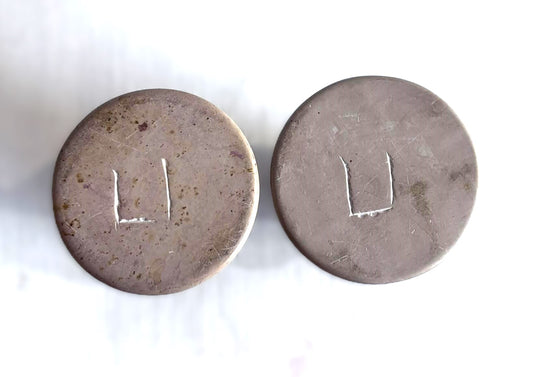 石鹸石で作られた美しい古い燭台2本