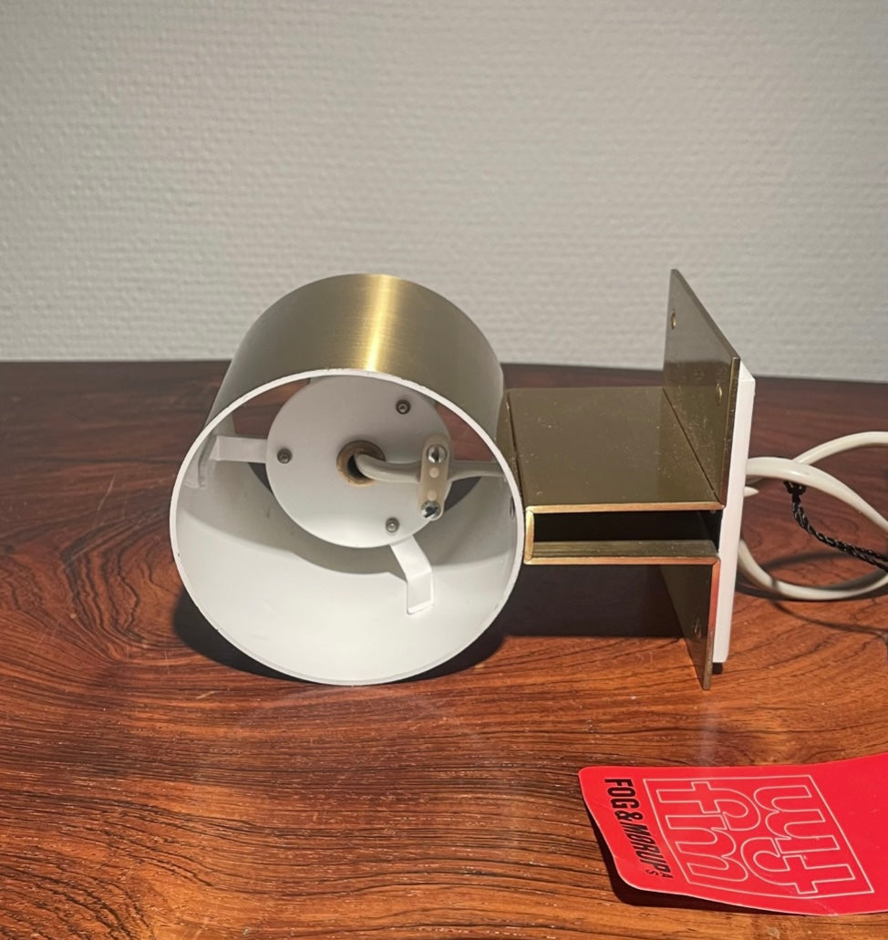 Jørgen Bo design - Væglampe af messing og opaline glas fra Fog & Mørup 1968 - nr. 009764