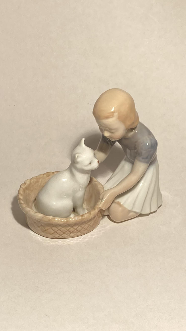 Nice porcelain figure from Bing & Grøndahl - no. 01315