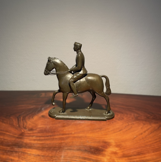 Johan G.C. Galster (1910-1997) bronce figur af Kong Christian D.X til hest - nr. 159951