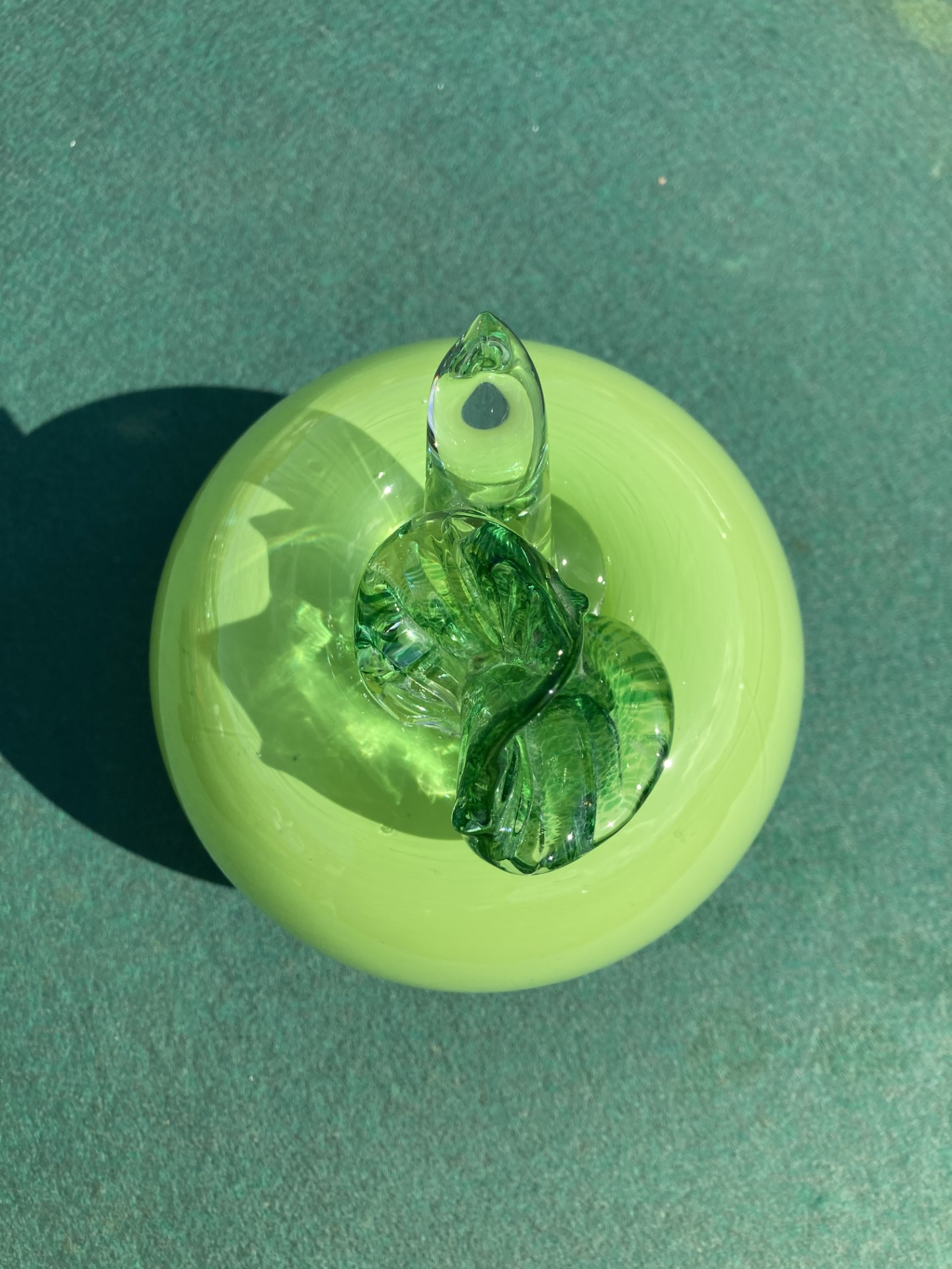 Flot glas æble, signeret AJ - nr. 0451