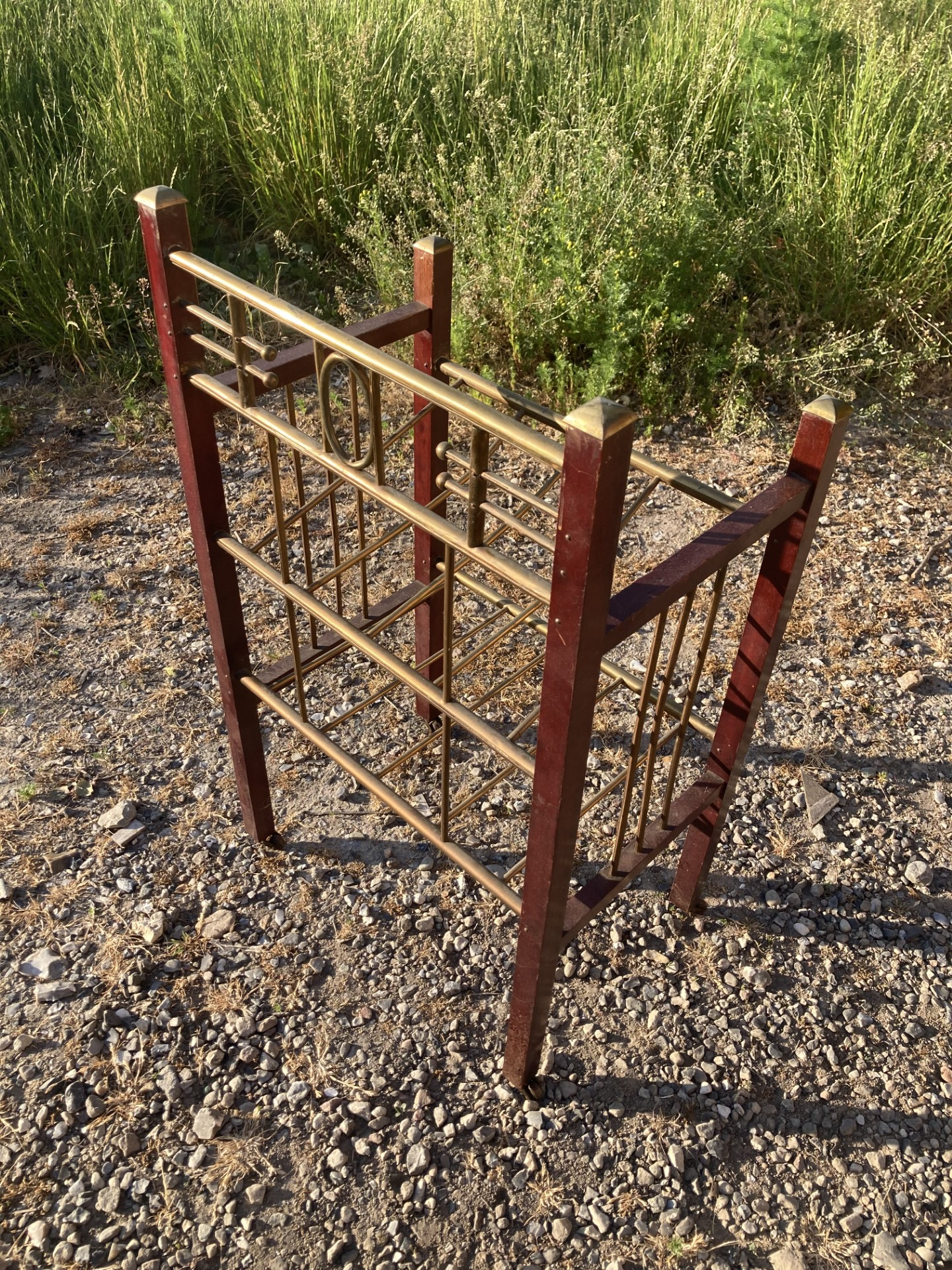 Beautiful magazine holder on wheels and brass - no. 0187