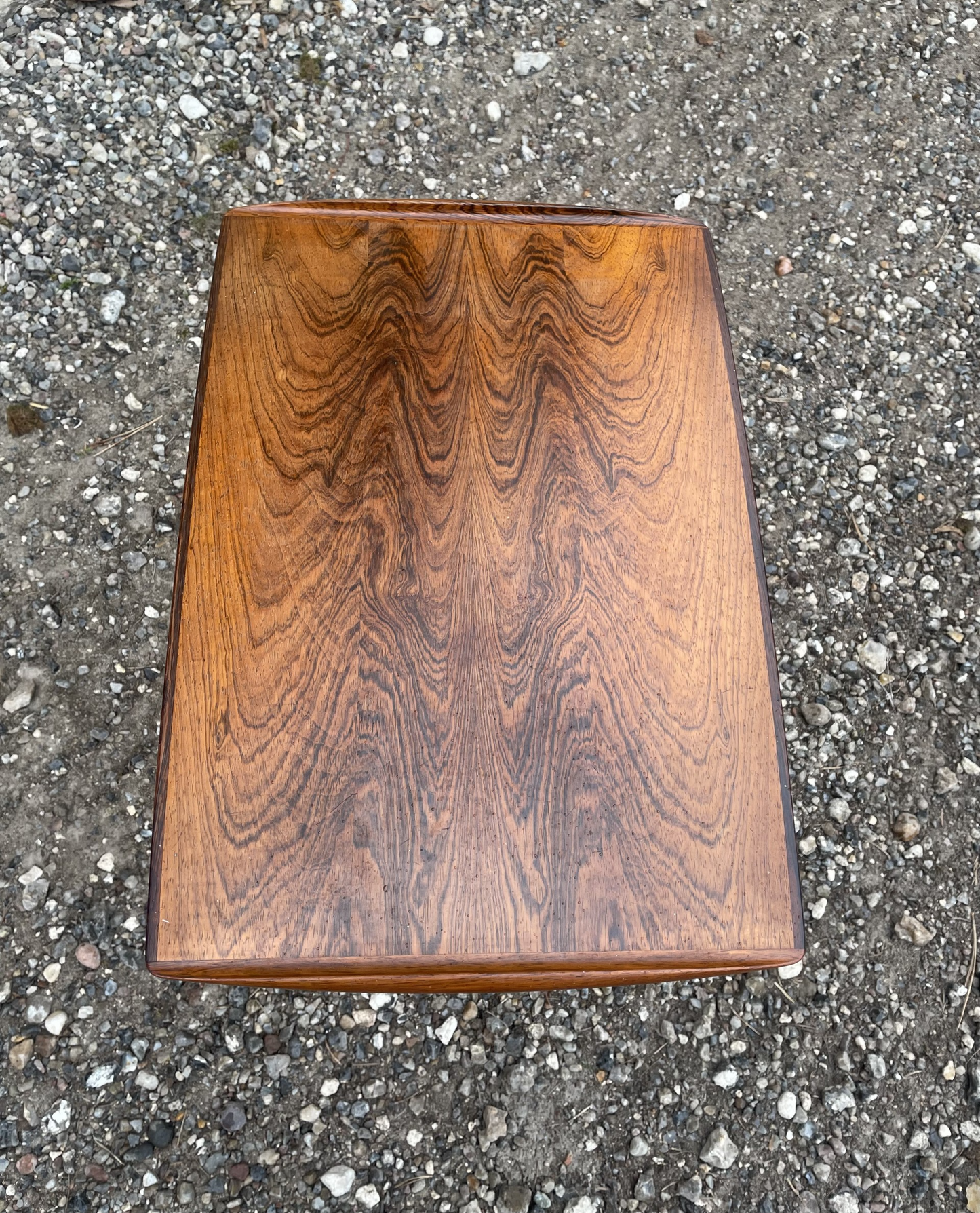 Rosewood table with Kehlet edge - no. 550825