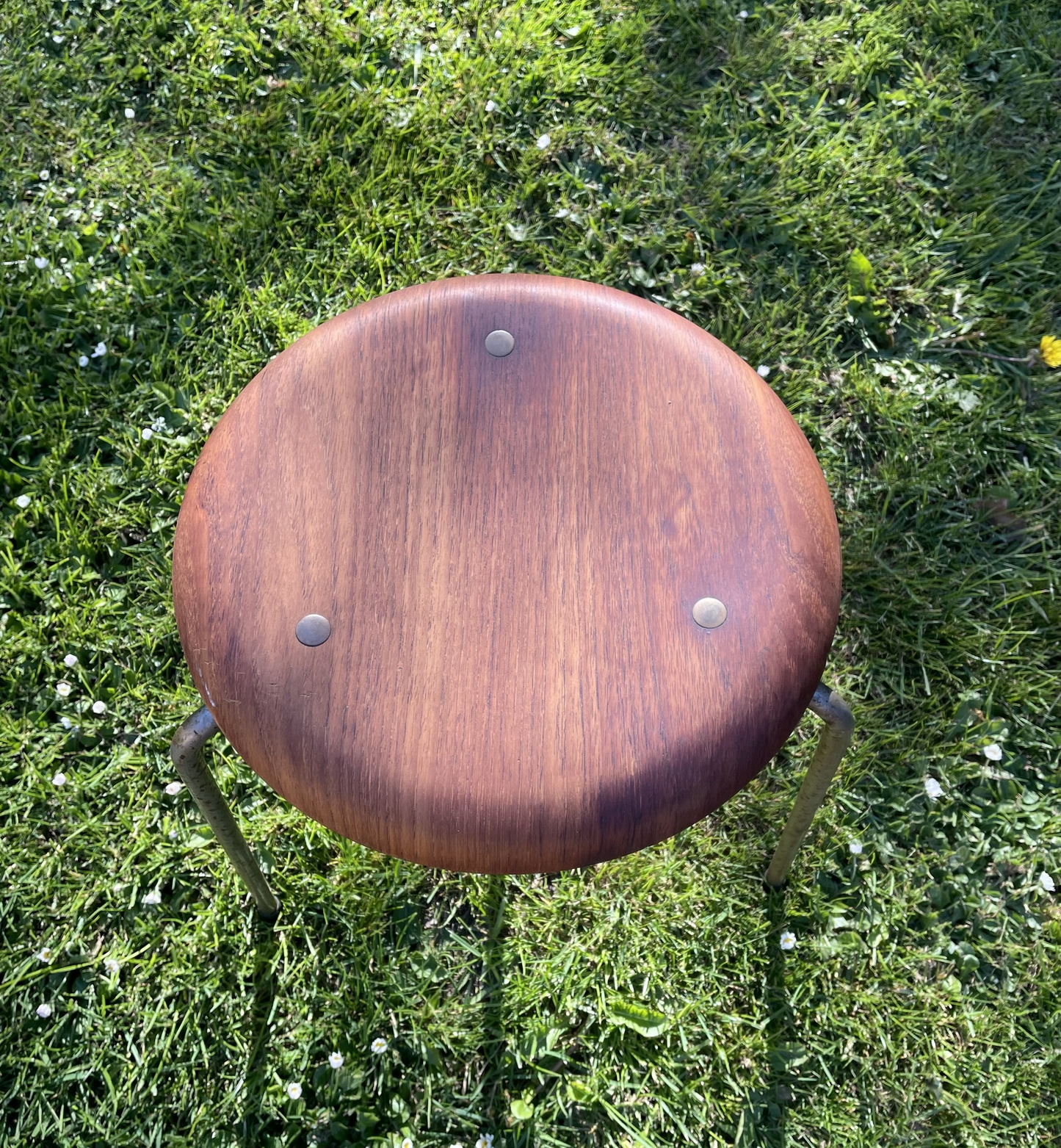 Arne Jacobsen vintage skammel i teak og messing bolte - nr. 525605