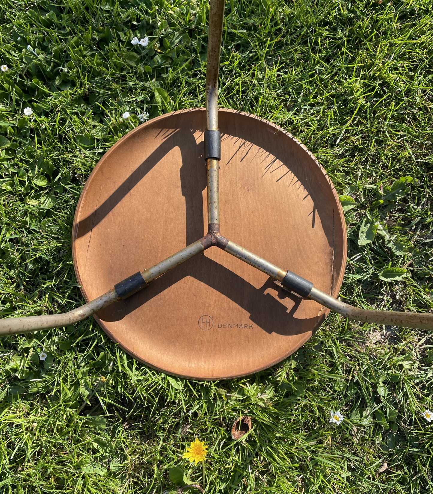 Arne Jacobsen vintage skammel i teak og messing bolte - nr. 525605