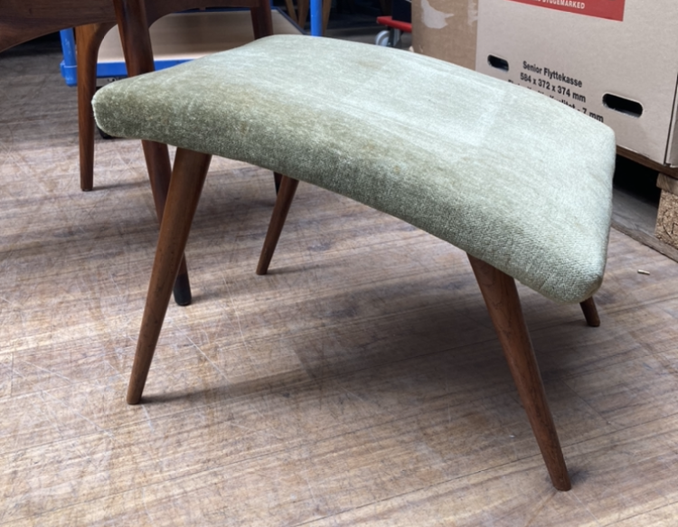 Elegant vintage footstool with oak legs - no. 0077