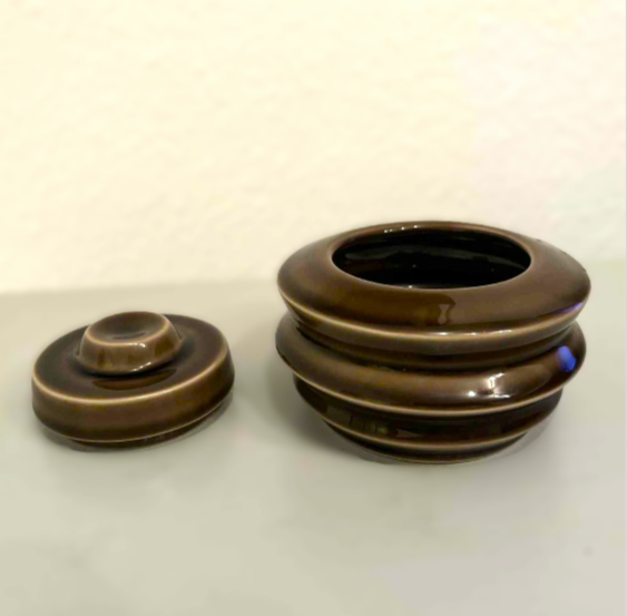 En sød krukke med låg designet af Marianne Nielsen for Kähler, 1970s - nr. 545745050