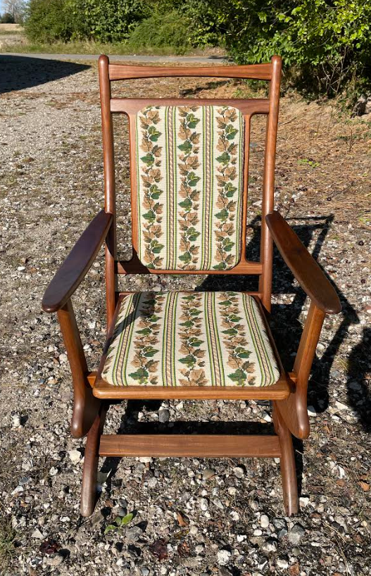 Nice teak rocking chair - no. 09073