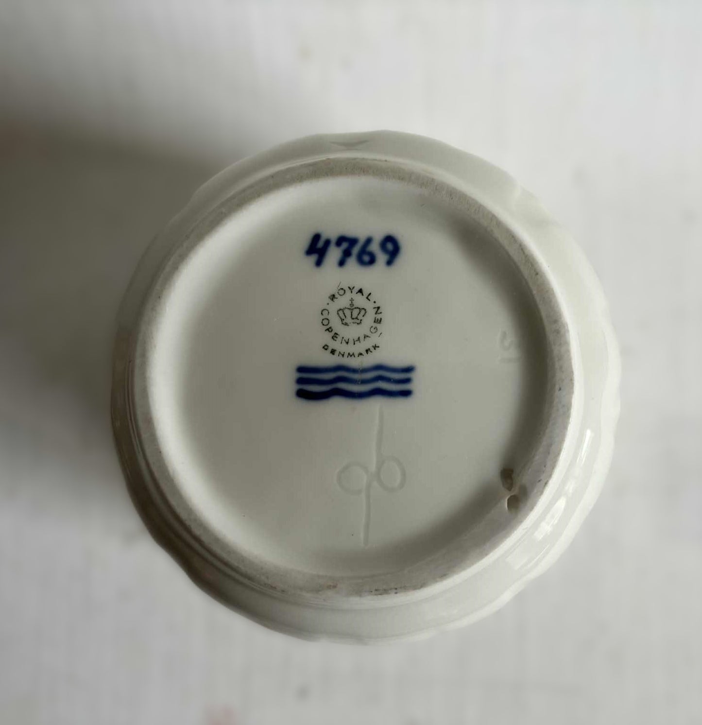 Royal Copenhagen Porcelain Vase – Design by Gerd Bøgelund, 1960 - nr. 4785555