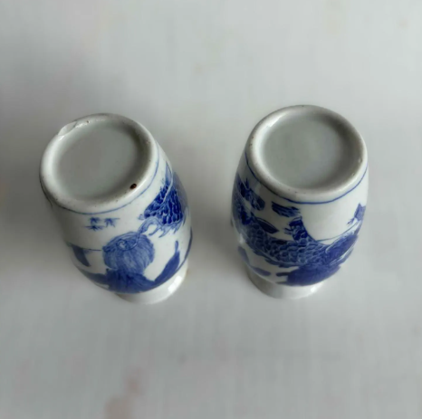 Two Oriental blue and white flowered ceramic Silveriski vase