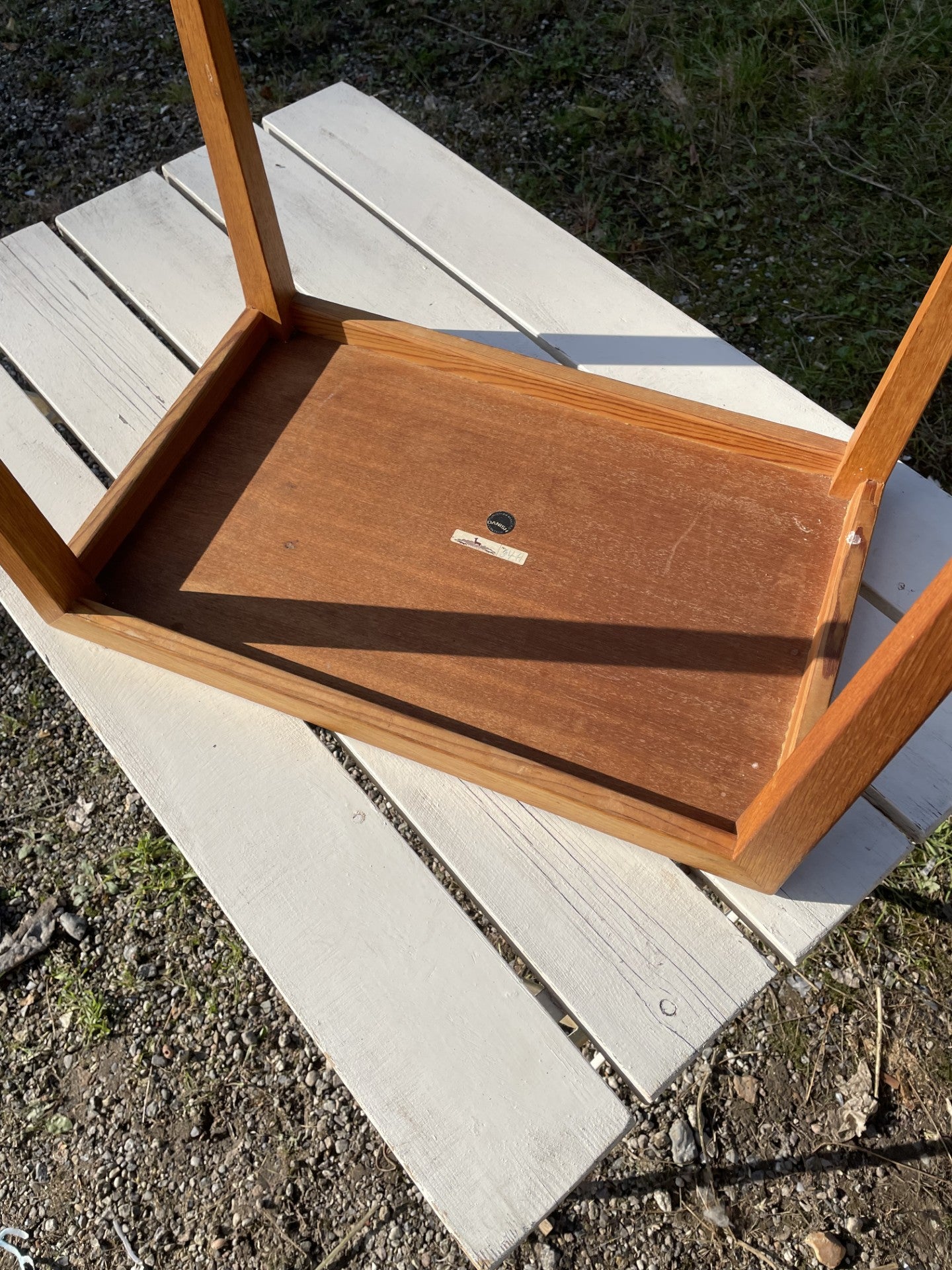 Flot Haslev sidebord udført i egetræ - nr. 09098