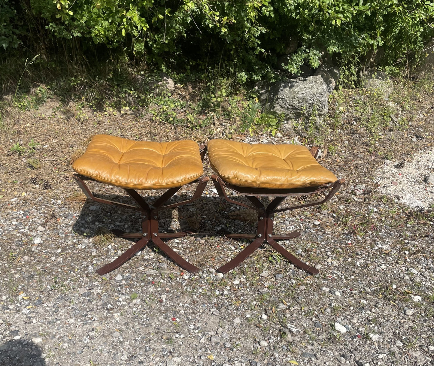 2 identical stools with iron frames and leather cushions - no. 74455