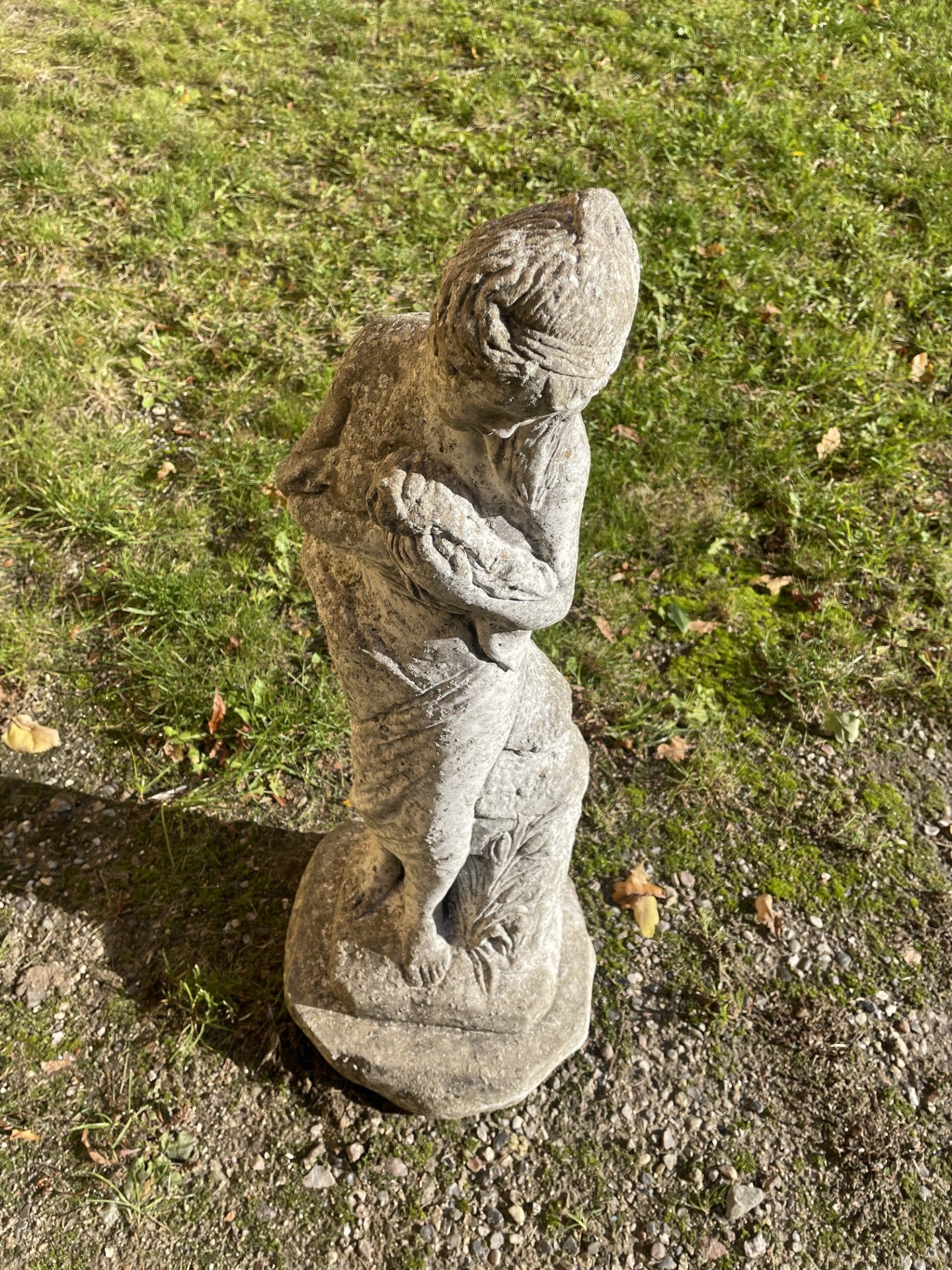 Flot havefigur/skulptur fremstillet af cement/beton- nr. 09136
