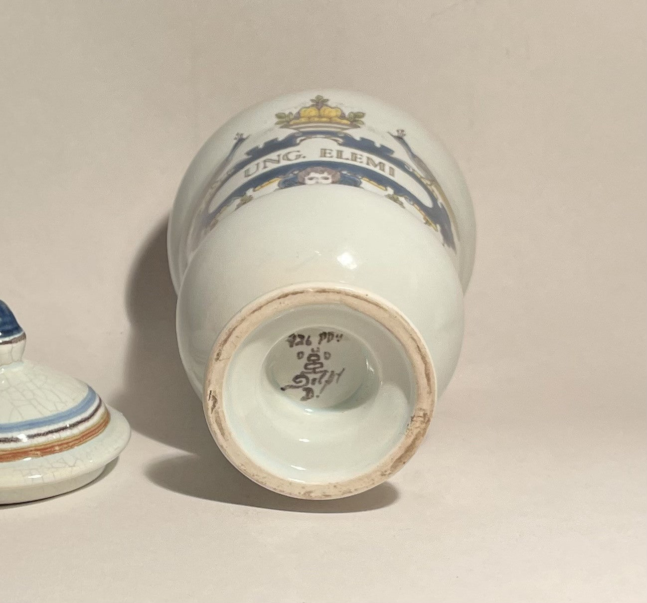 Beautiful Delft vase from the Netherlands - no. 01753