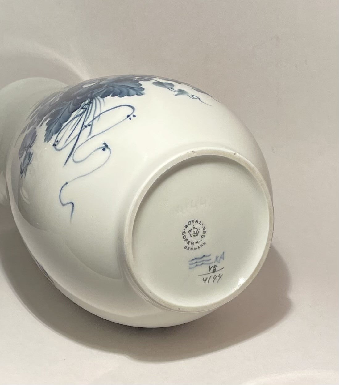 Beautiful porcelain vase from Royal Copenhagen - no. 01754
