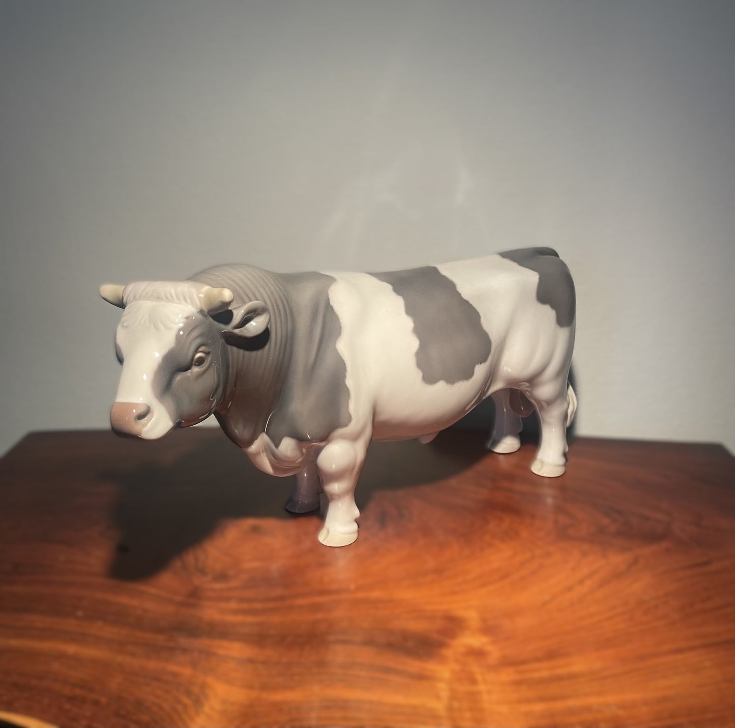 Impressive porcelain bull by Sveistrup Madsen – Bing & Grondahl no. 2121 - no. 1455551