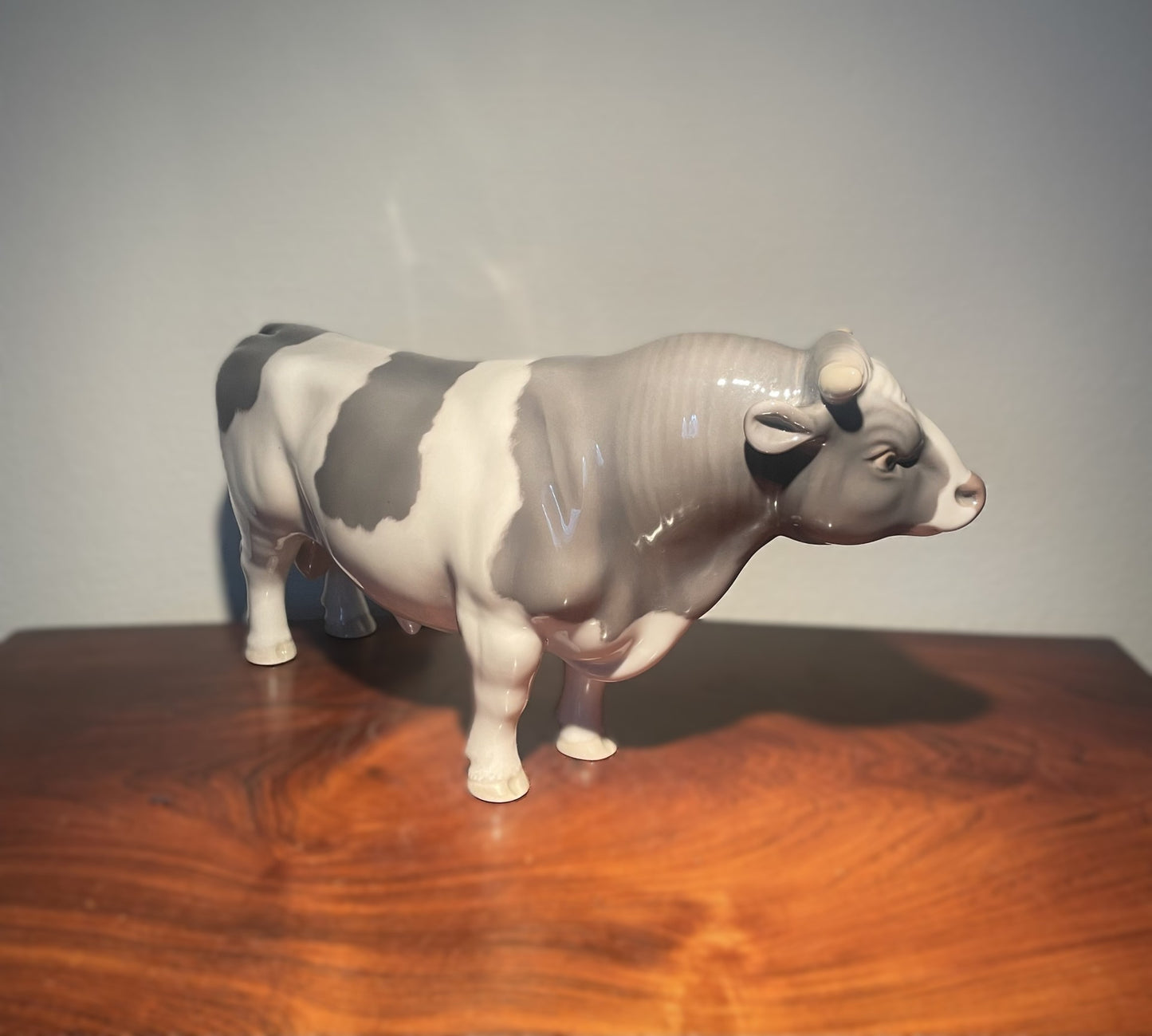 Impressive porcelain bull by Sveistrup Madsen – Bing & Grondahl no. 2121 - no. 1455551