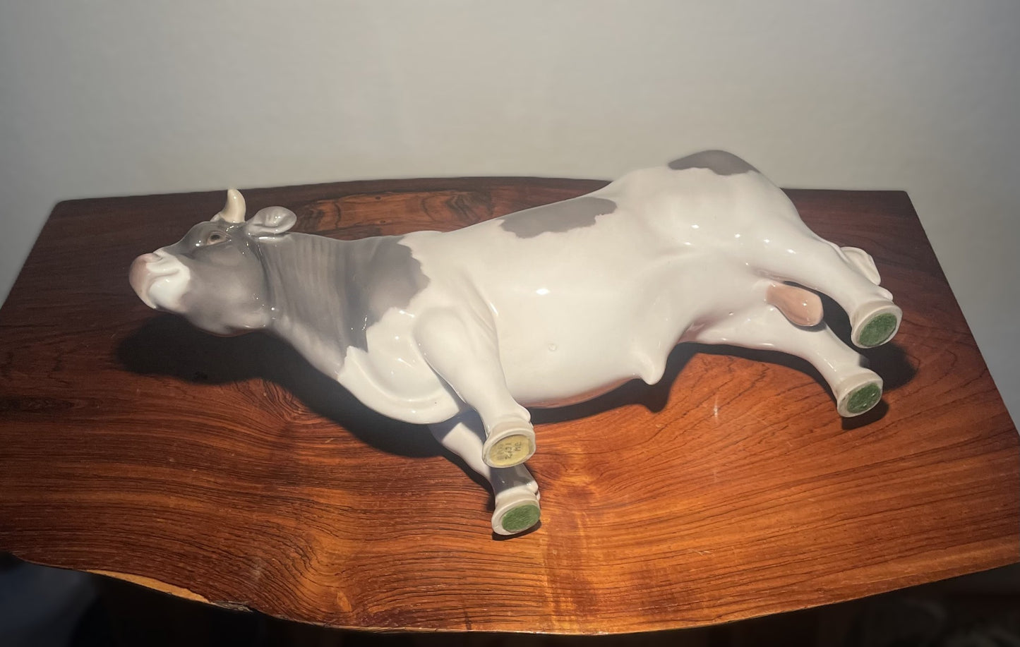Impressive porcelain bull by Sveistrup Madsen – Bing & Grondahl no. 2121 - no. 1455551