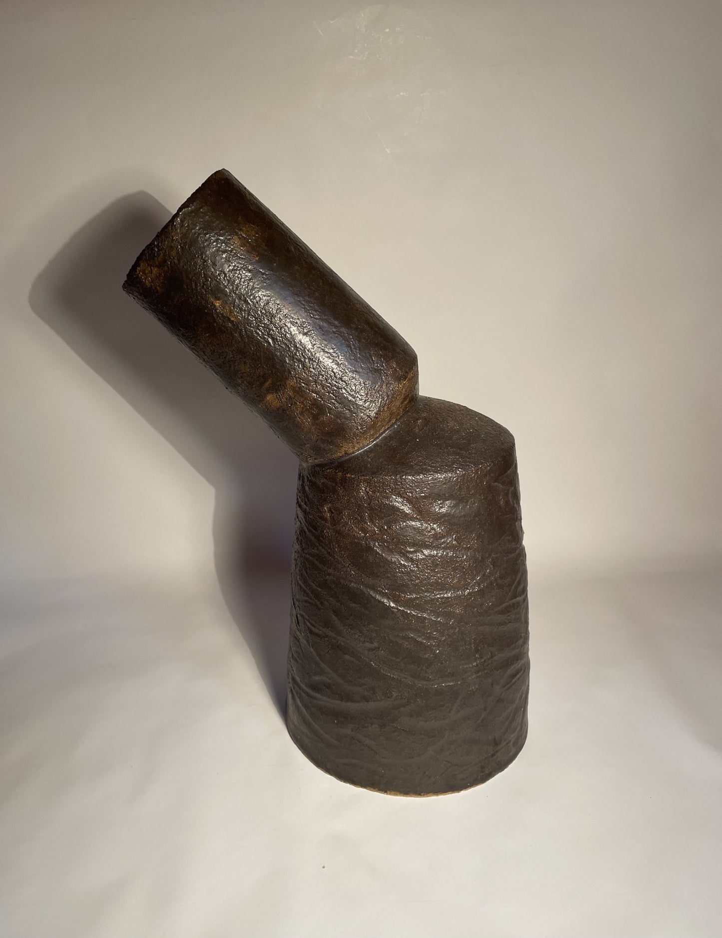 Skulpturel keramik vase / kande – unik og karakterfuld - nf. 4943280