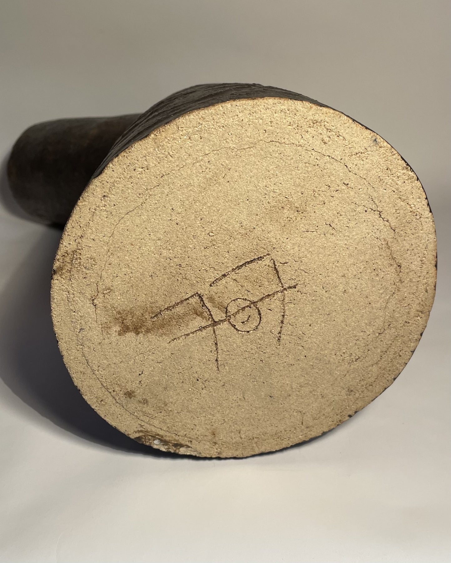 Skulpturel keramik vase / kande – unik og karakterfuld - nf. 4943280