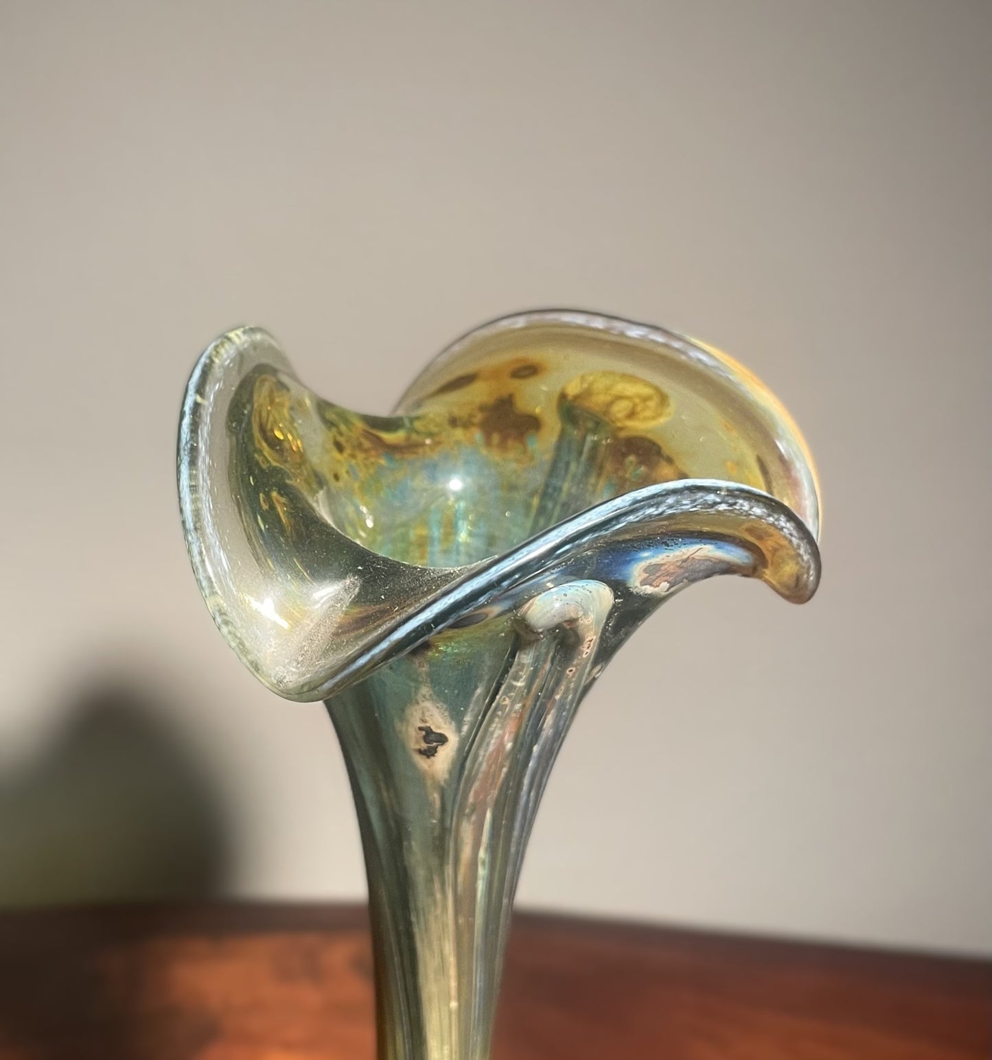Václav Štěpánek design – Jelzett glasvase i Loetz-stil - nr. 09764439h