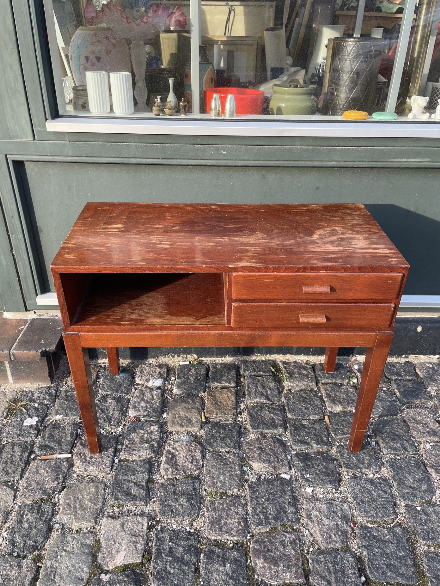 Fritz Hansen side table in stained walnut - no. 011075