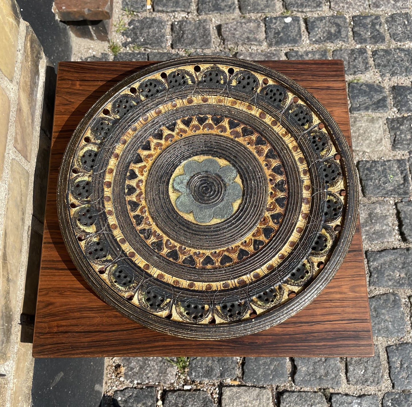 Nice stoneware dish by Jette Hellerøe - no. 012080