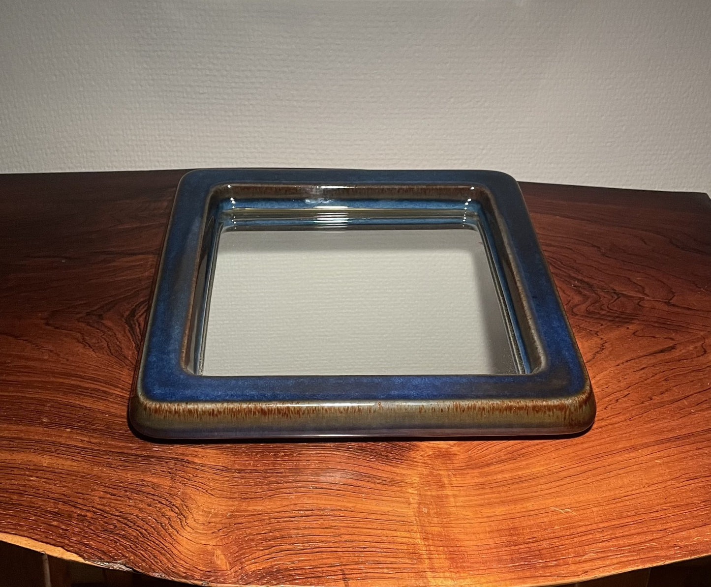 Sven Johsson stentøjsspejl “Lagun“ fra Gustavberg - nr. 022090