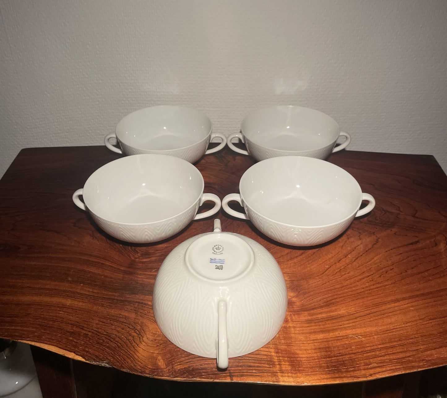 Axel Salto Bouillonkopper af porcelæn fra Royal Copenhagen - nr. 020080