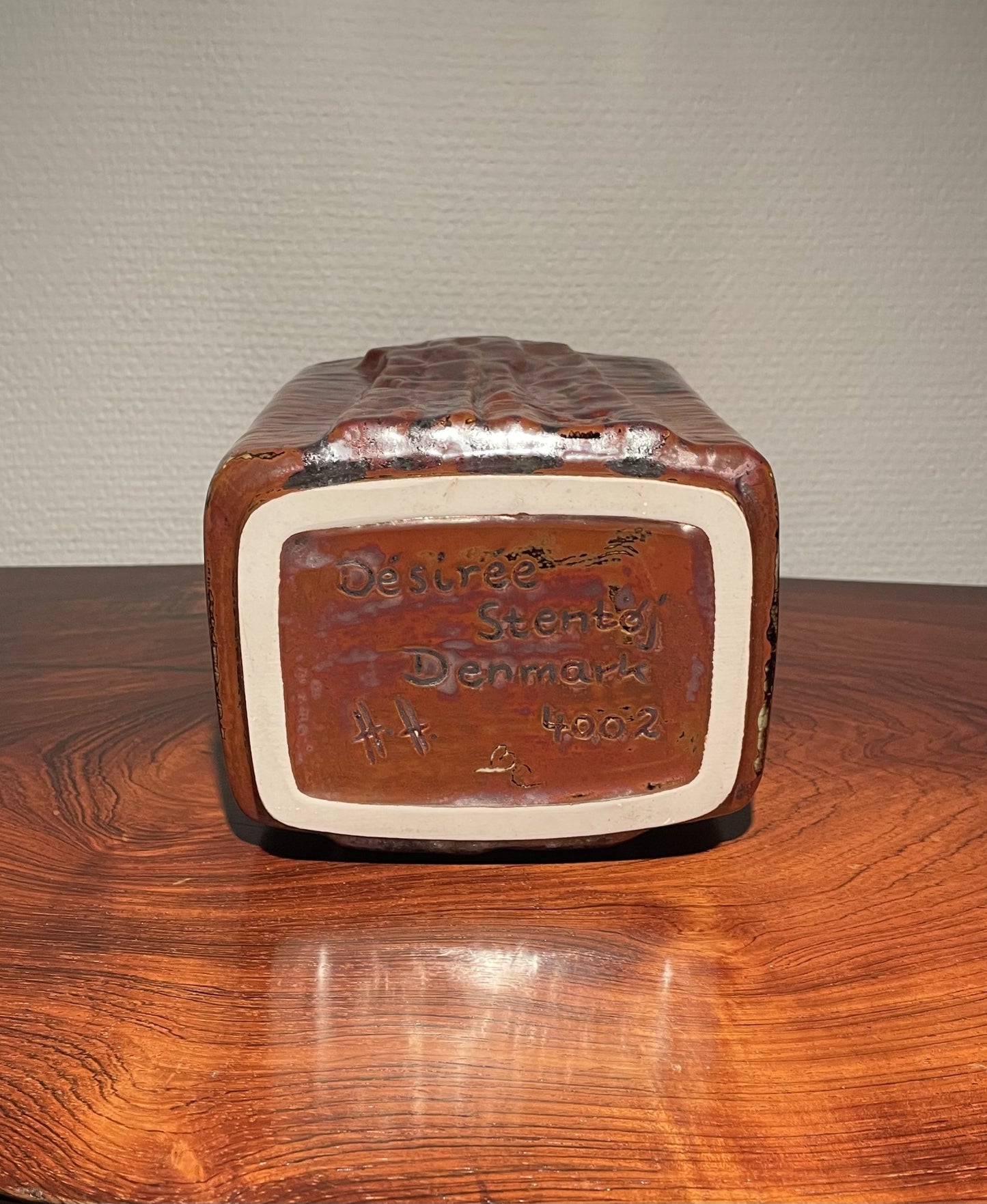 Beautiful Desiree stoneware vase - no. 040010