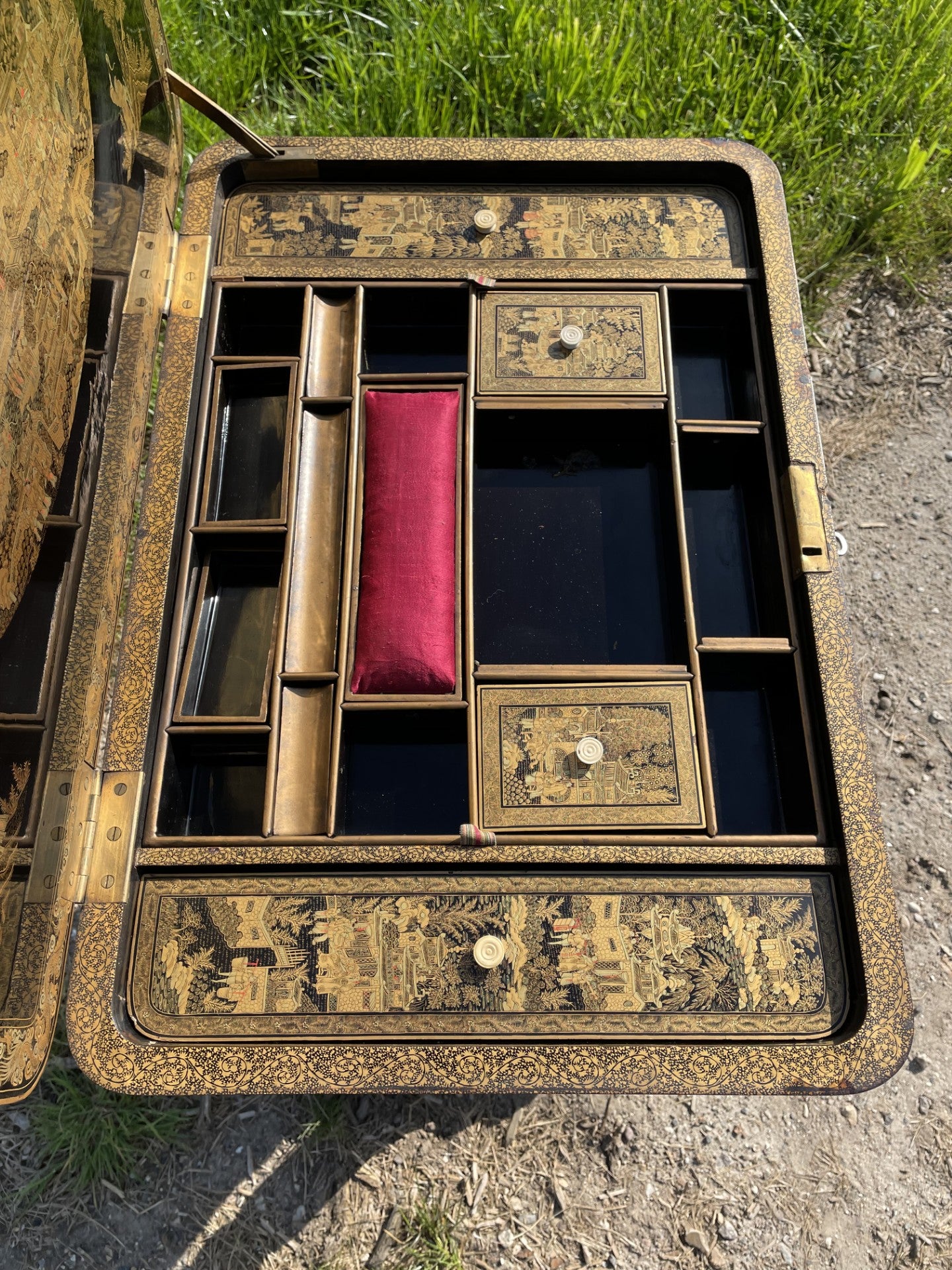 Beautiful antique 19th Century Chinese Gilt Lacquer Sewing Table - no. 018080