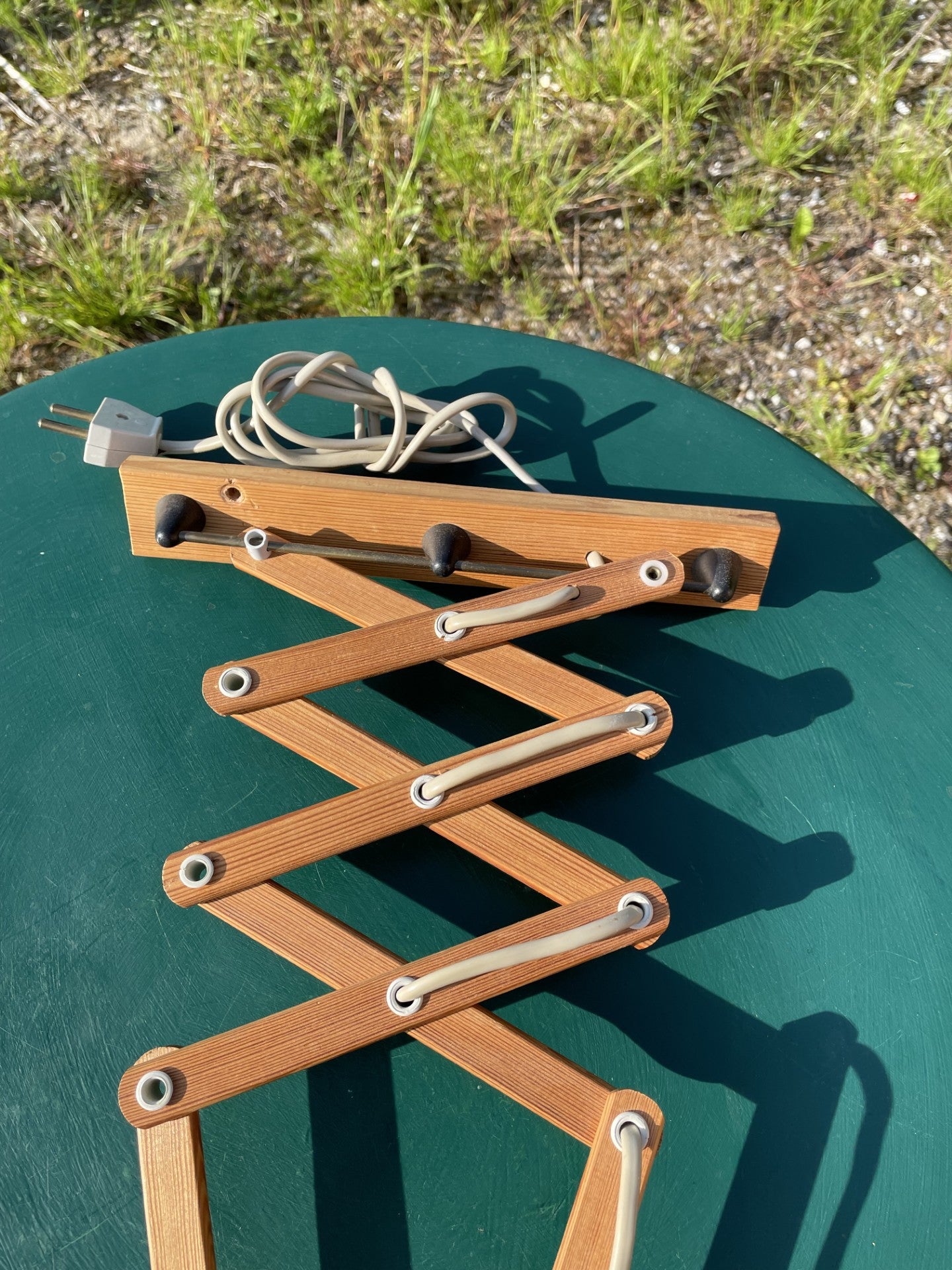 Nice scissor wall lamp in pine wood - no. 019092