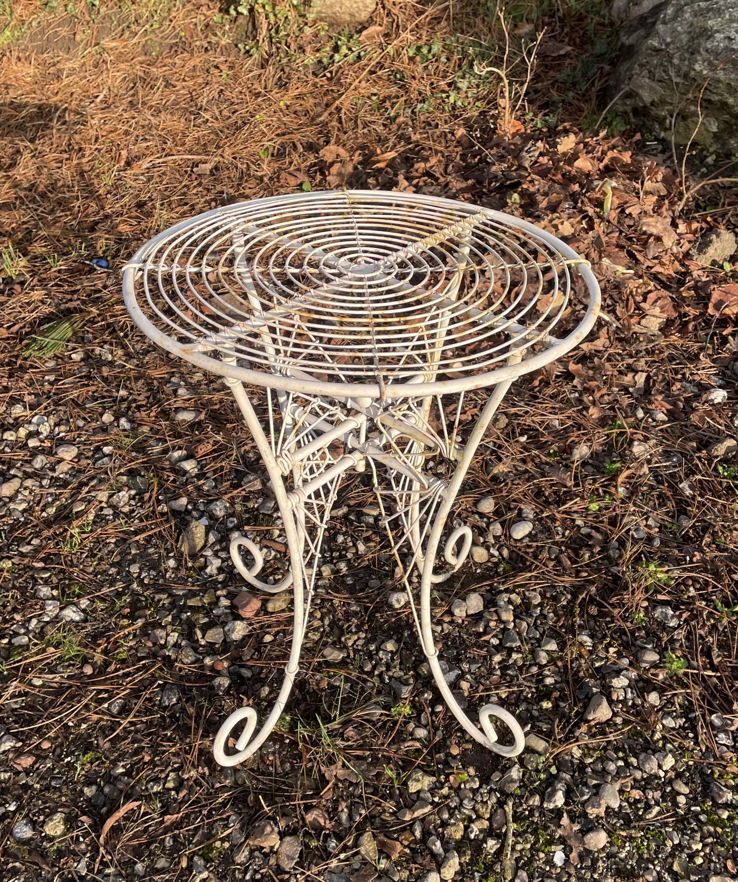 Beautiful metal garden table - no. 090070