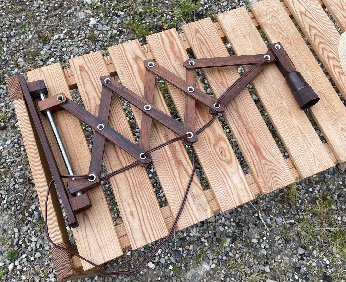 Nice scissor lamp in rosewood and nice shade - no. 029050