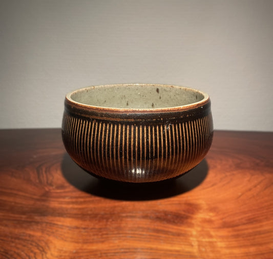 Richard Kærgaard stoneware bowl from Bing and Grondahl - no. 00010