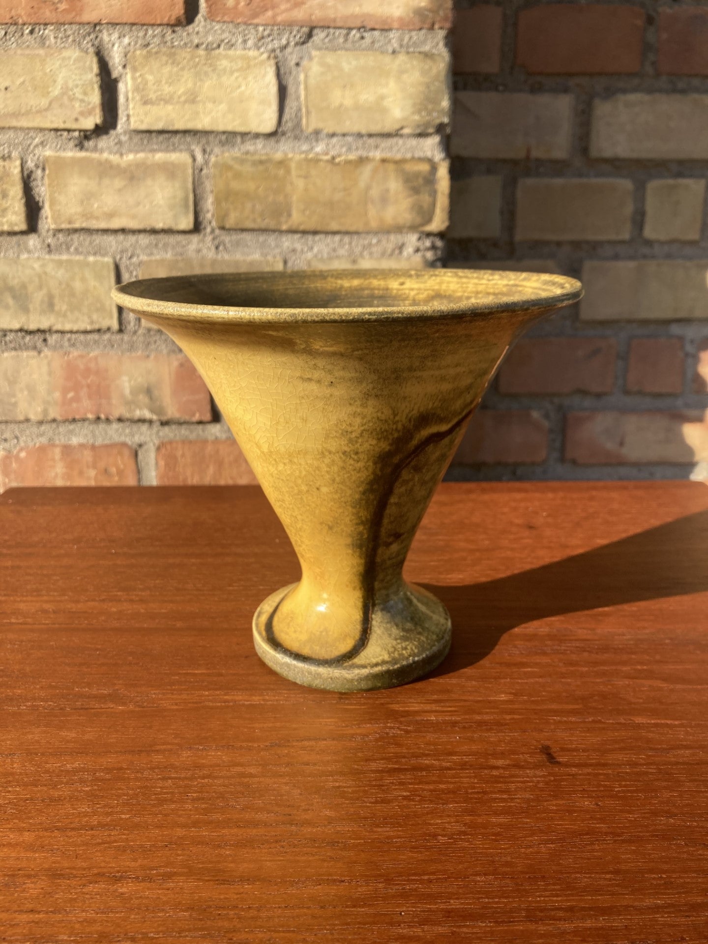 Flot Kahler vase udført i uranglasur - nr. 0600