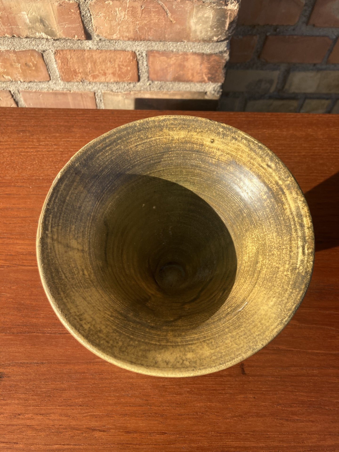 Flot Kahler vase udført i uranglasur - nr. 0600