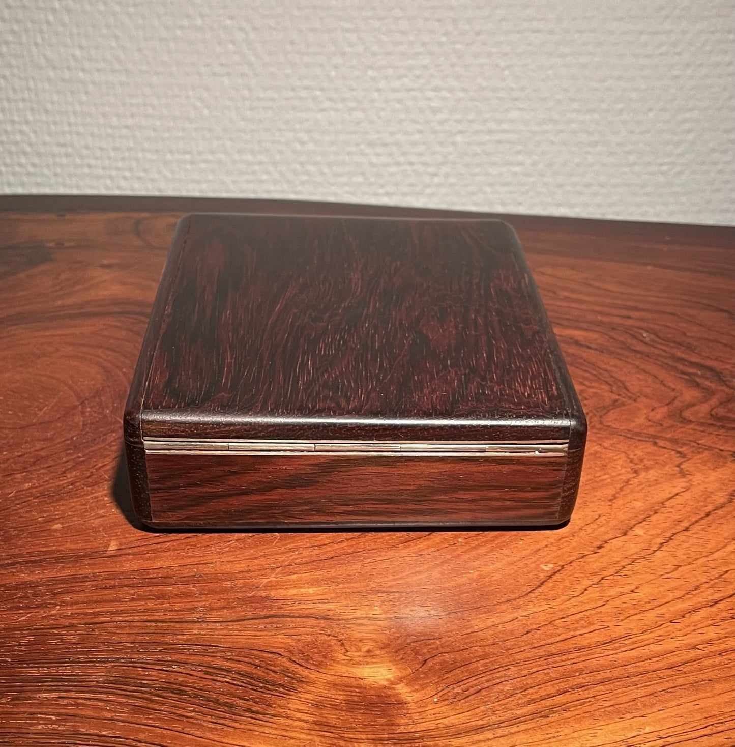 Dansk kunsthåndværk i form af flot palisander box - nr. 20000