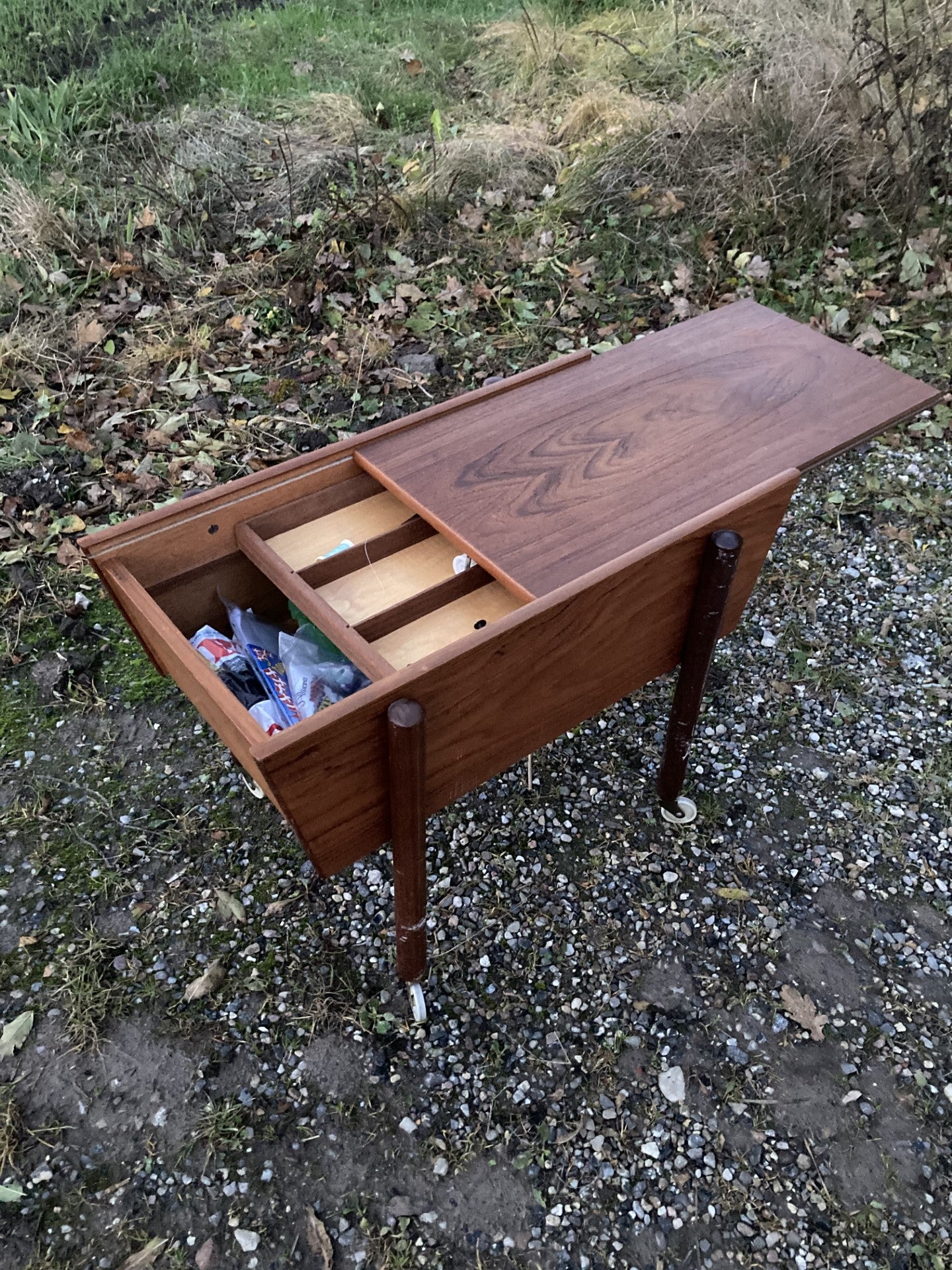 Flot teak sybord på hjul - nr. 01123