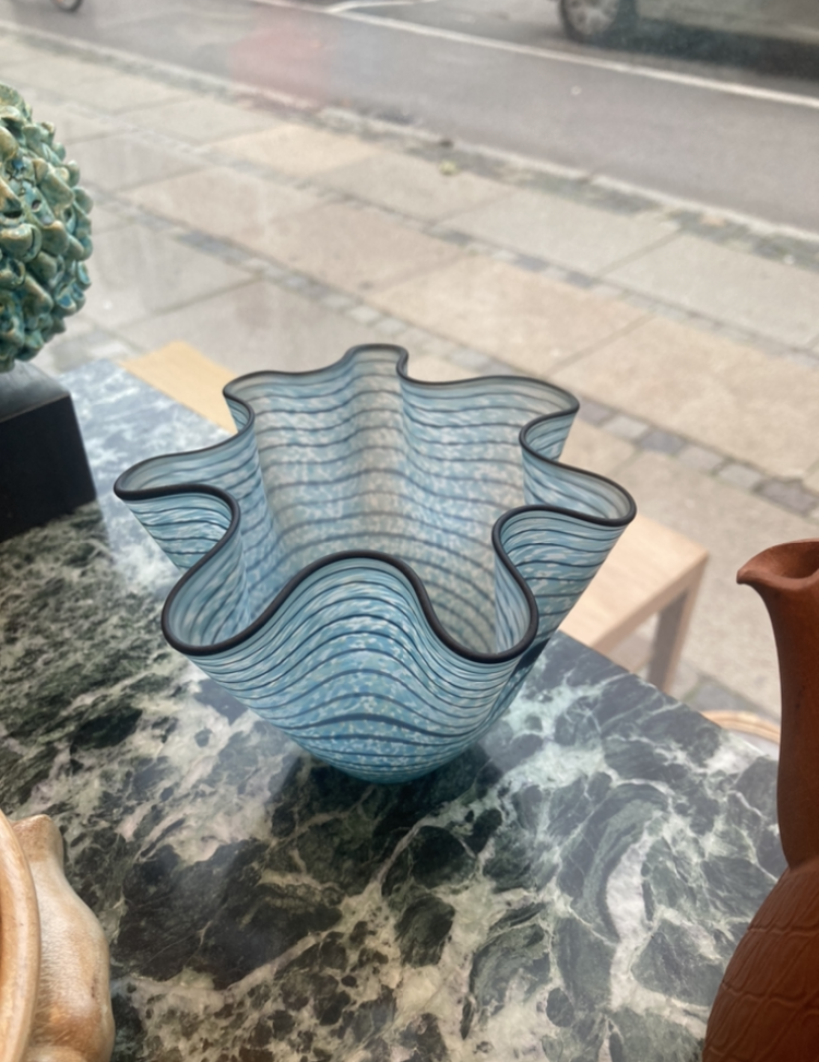 Flot Ulrika Hyrdman Vallin glas vase fra Kosta Boda - nr. 01140
