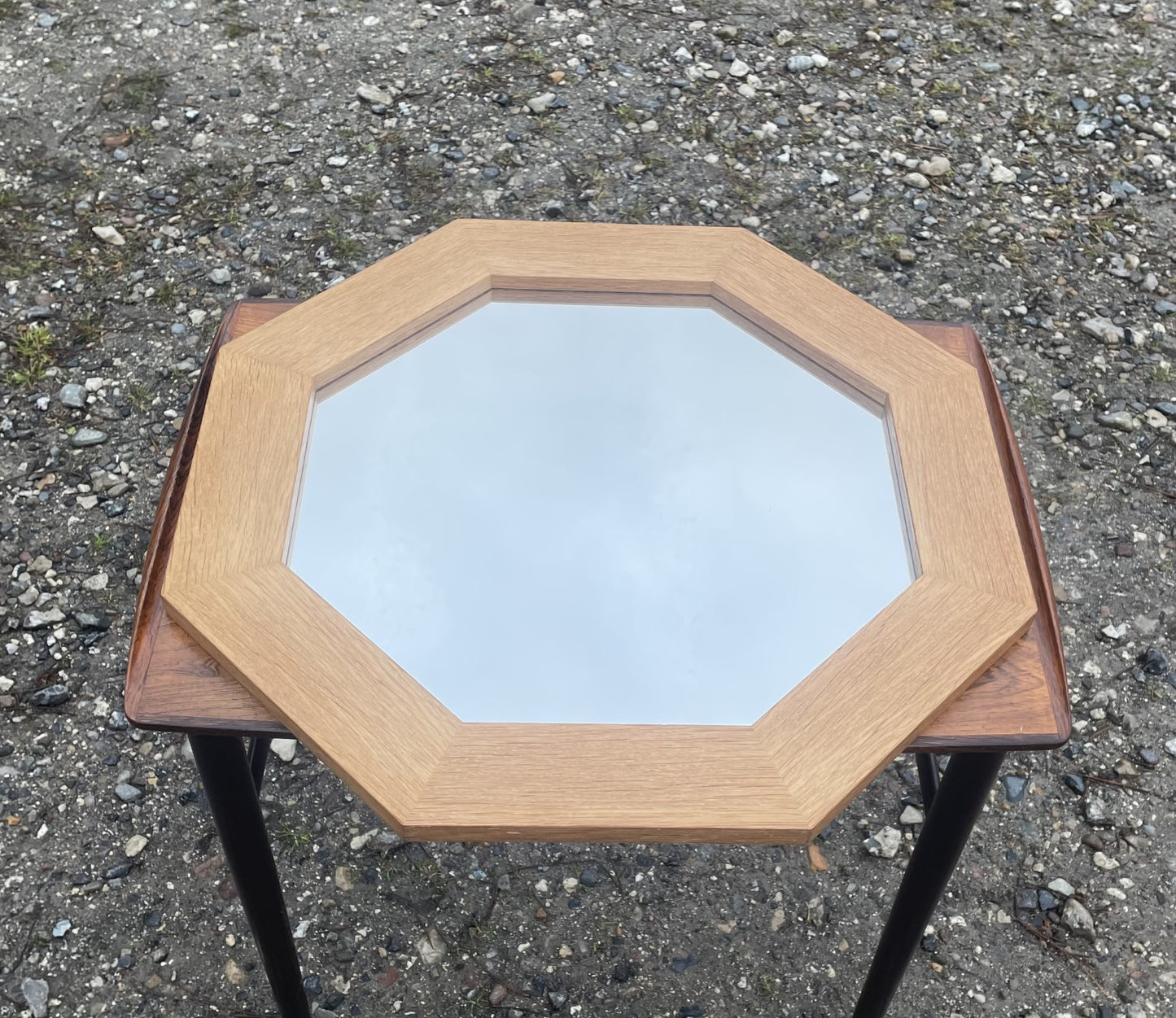 Beautiful 8-sided mirror in oak - no. 250825