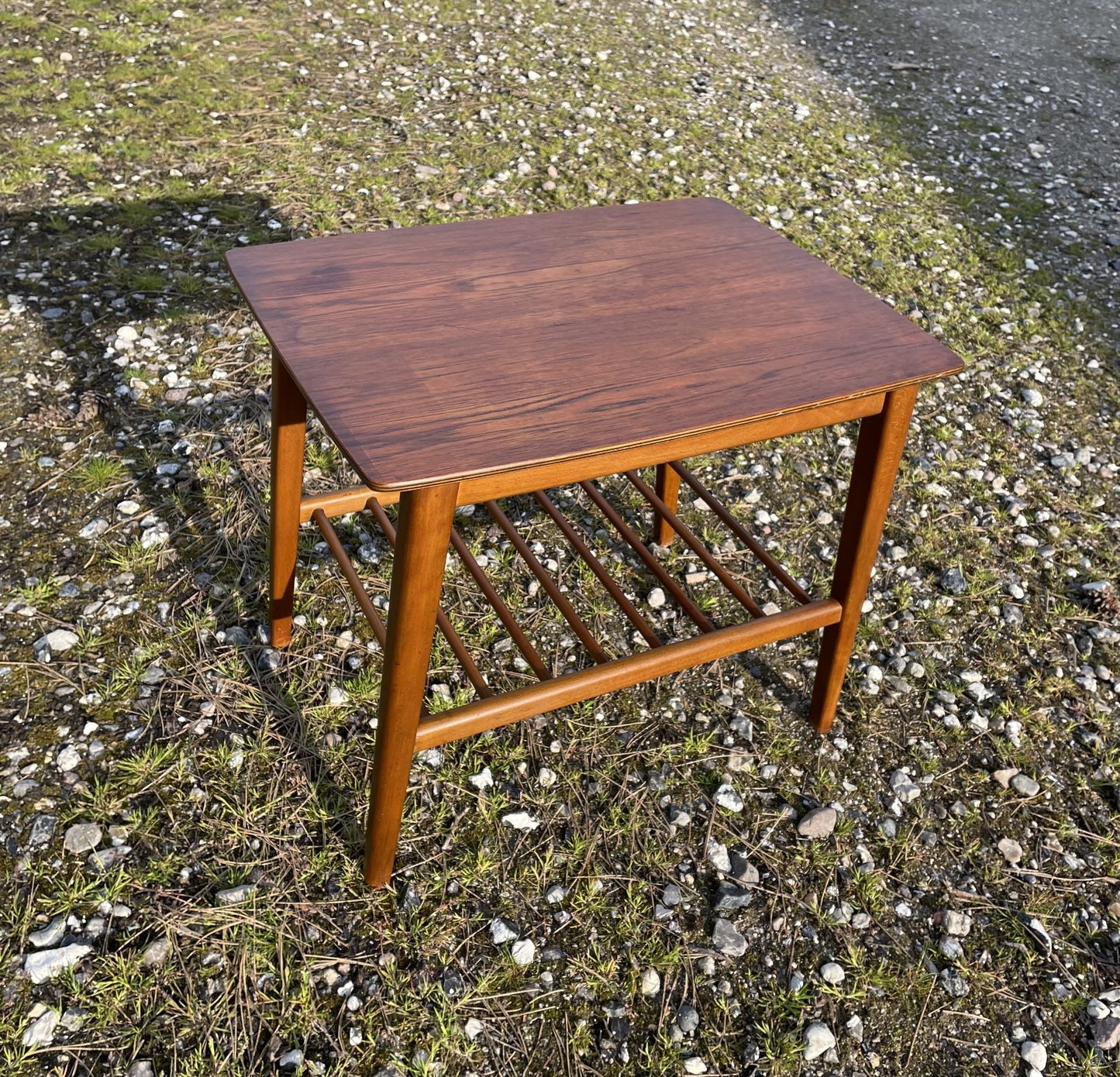 Flot sidebord/sofabord i teak og bøg - nr. 550925
