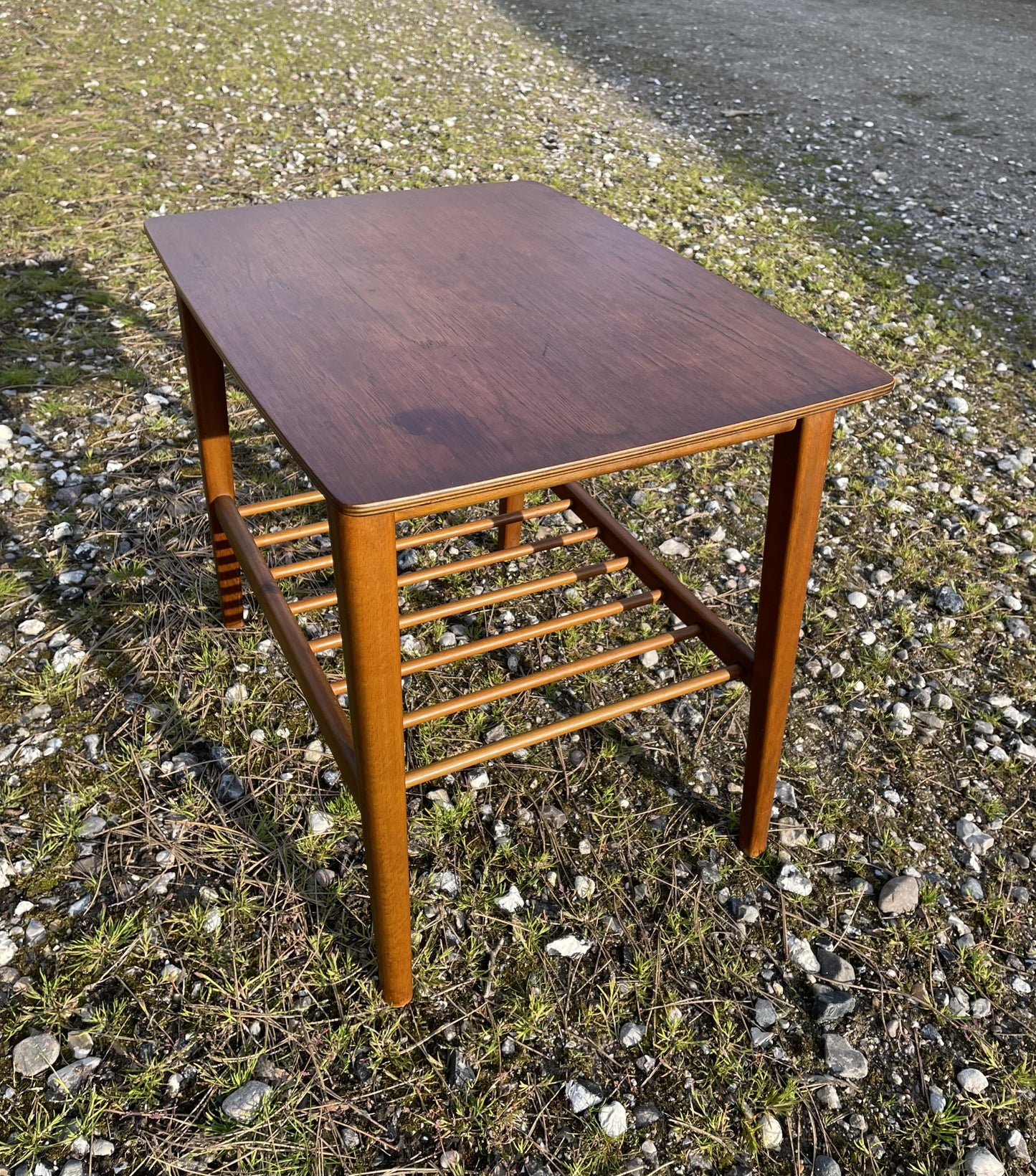 Flot sidebord/sofabord i teak og bøg - nr. 550925
