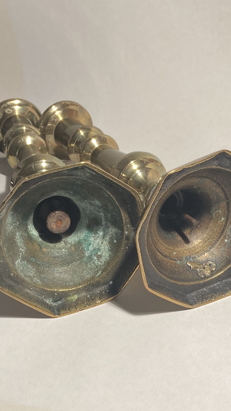 2 beautiful antique brass candlesticks - no. 01402